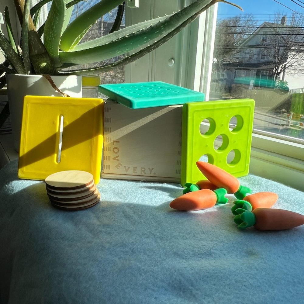 Lovevery Wooden Bank - Coins and Carrots